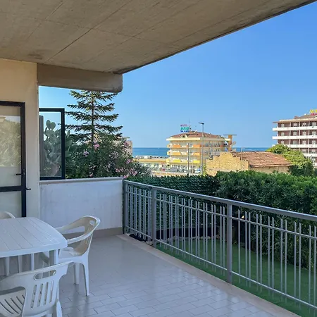 Elena's - Comfort E Vista Mare A Lido Riccio アパート